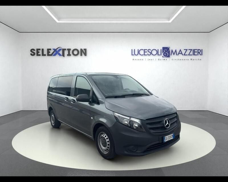 Begagnad Mercedes Vito 101 HK (74 kW) 2020 Grå Van
