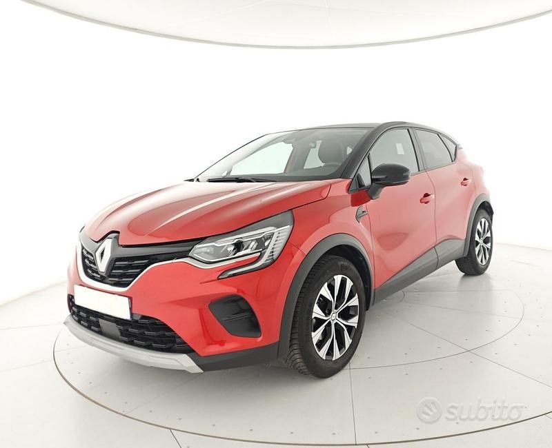 Usata Renault Captur Techno 100 CV (73 kW) 2023 Rosso SUV
