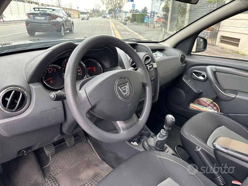 Usata Dacia Duster Lauréate 110 CV (80 kW) 2016 Grigio SUV