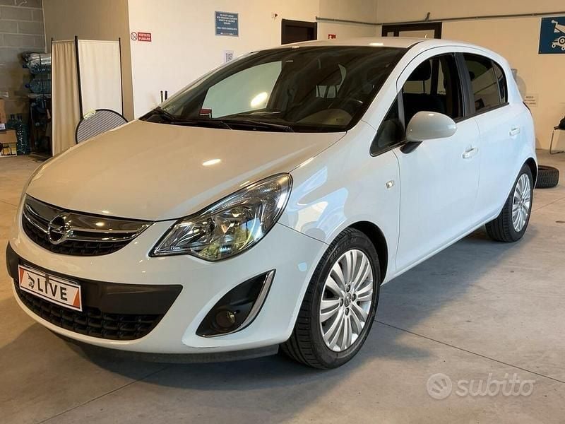 Bianco Usata 2011 Opel Corsa Tre volumi | 5200 € (Cara) - Immagine 1/4