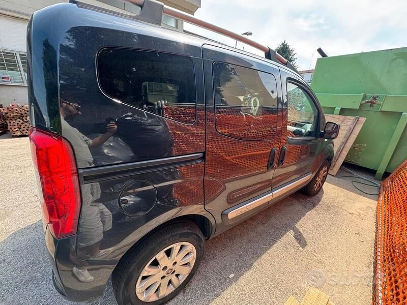 Usata Fiat Qubo Trekking 75 CV (55 kW) 2015 Blu Monovolume