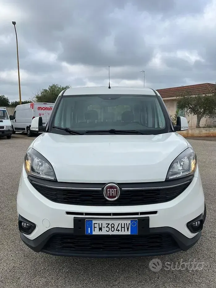 Usata Fiat Doblò Lounge 120 CV (88 kW) 2019 Bianco Monovolume