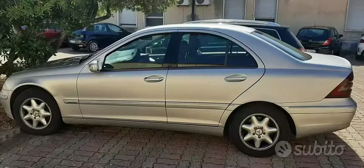 Usata Mercedes C200 Elegance 116 CV (85 kW) 2002 Grigio Berlina