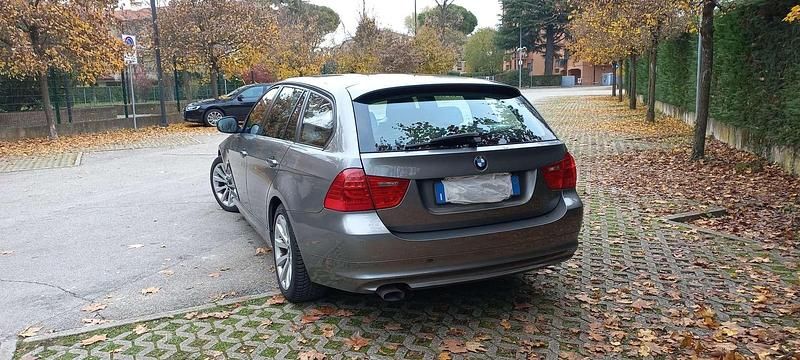 Usata BMW 318 143 CV (105 kW) 2009 Grigio Station wagon