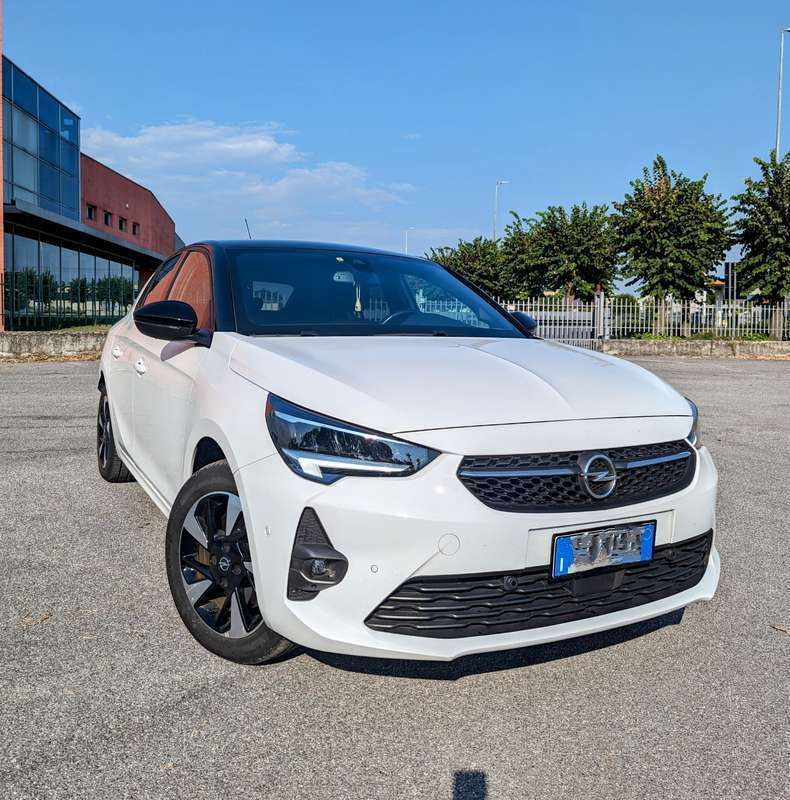 Usata 2021 Opel Corsa-e GS Line Due volumi | 12.500 € (Buon prezzo) - Immagine 1/4