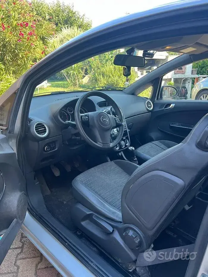 Usata Opel Corsa Edition 85 CV (62 kW) 2014 Utilitaria