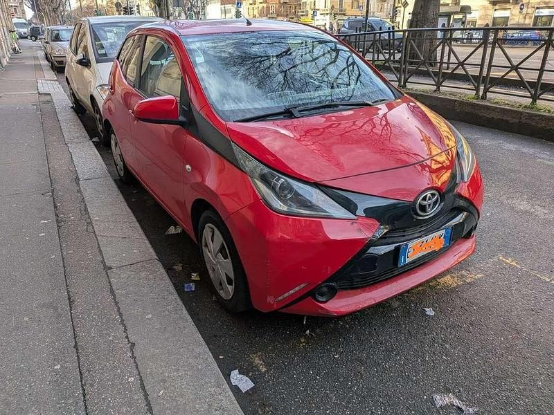 Usata Toyota Aygo 69 CV (50 kW) 2015 Rosso Utilitaria