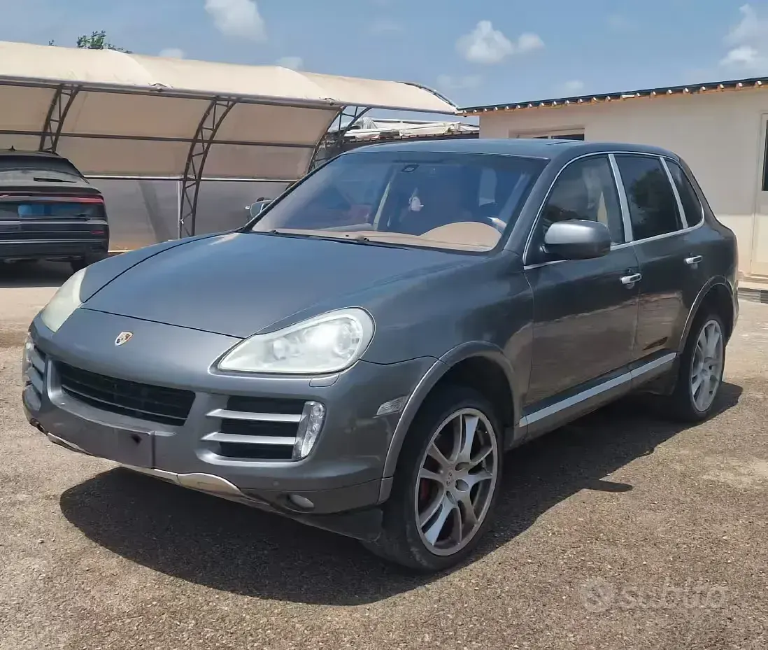 Usata Porsche Cayenne 239 CV (175 kW) 2009 Grigio SUV