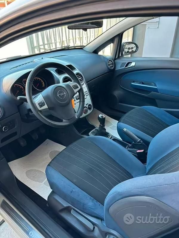 Usata Opel Corsa 80 CV (58 kW) 2010 Bianco Utilitaria