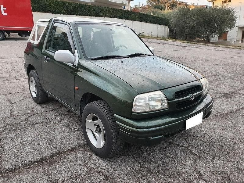 Usata Suzuki Grand Vitara 94 CV (69 kW) 2000 Verde Cabrio