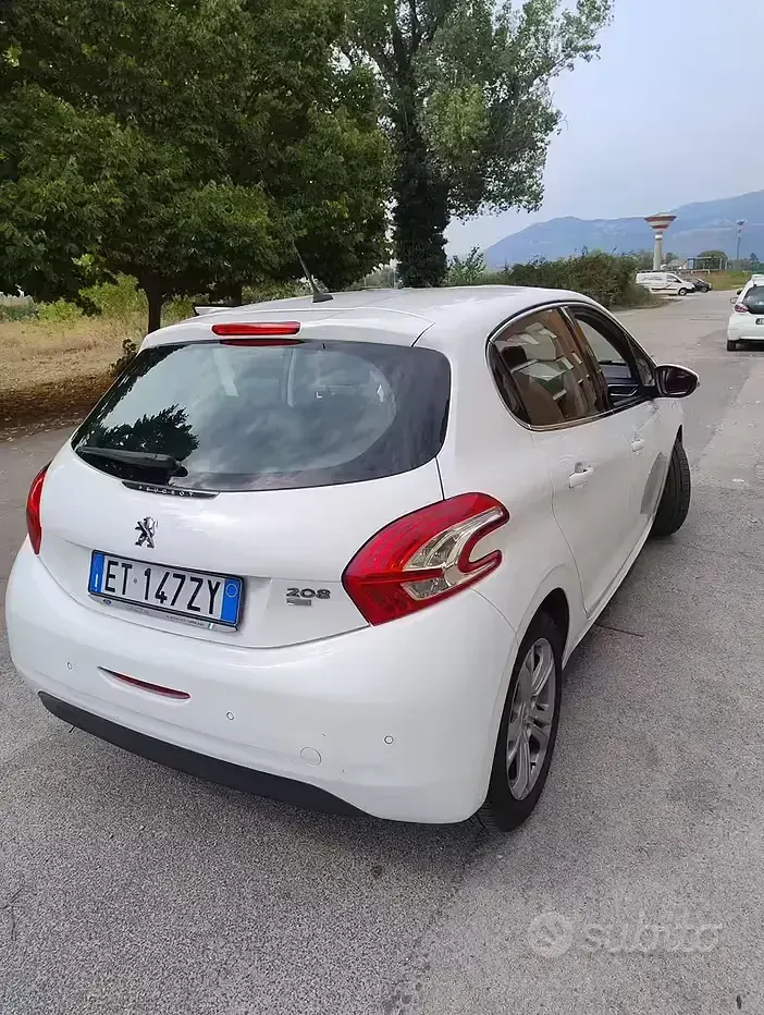 Usata Peugeot 208 Allure 92 CV (67 kW) 2014 Bianco Utilitaria