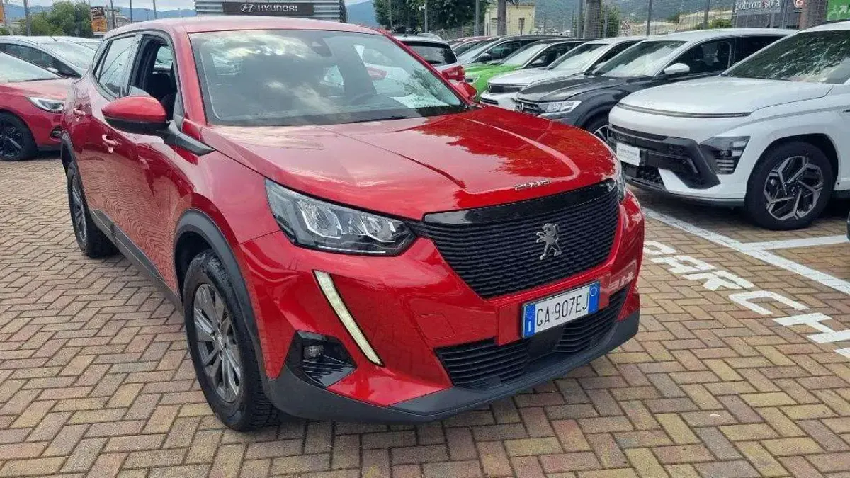Usata Peugeot 2008 Allure 131 CV (96 kW) 2020 Bordeaux SUV