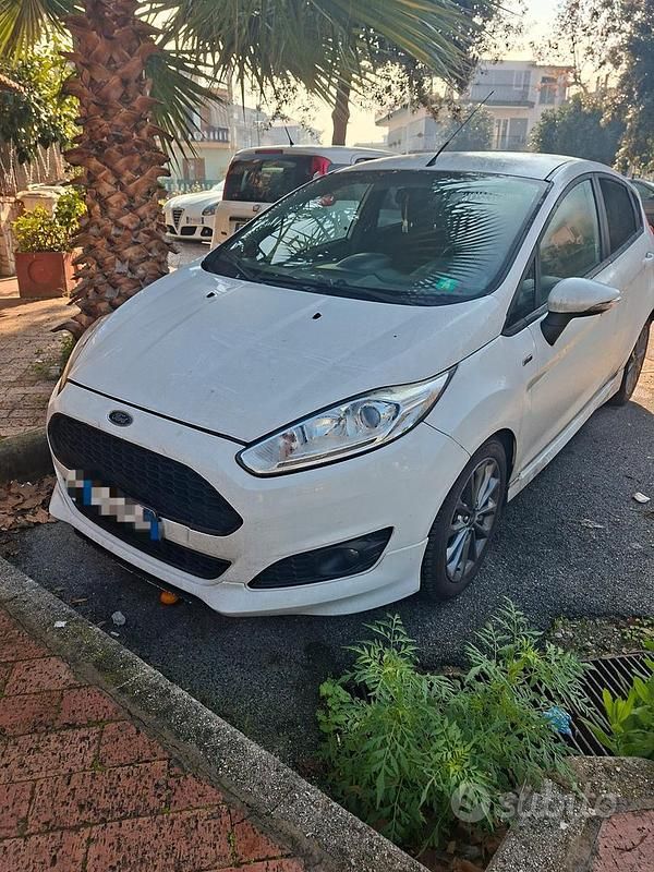 Usata Ford Fiesta ST-Line 75 CV (55 kW) 2017 Bianco Berlina