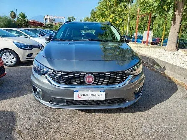 Usata Fiat Tipo 120 CV (88 kW) 2018 Grigio Monovolume