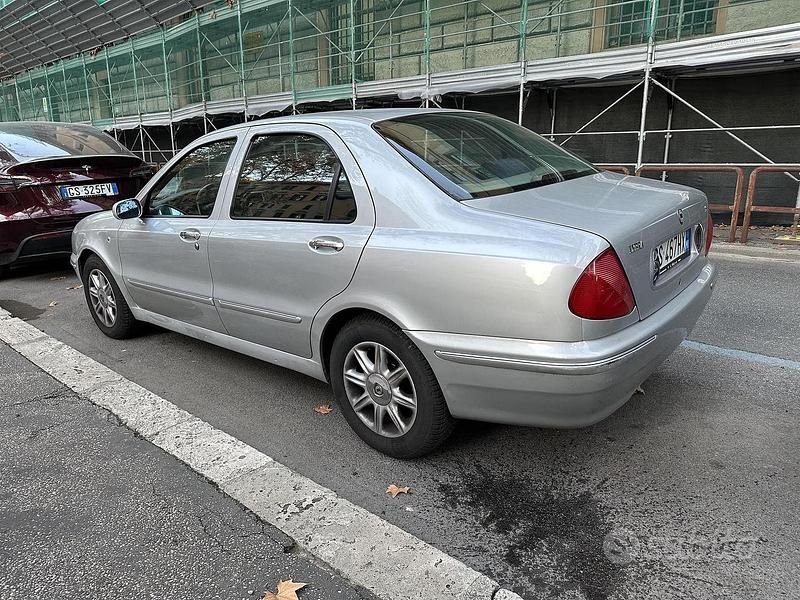 Usata Lancia Lybra 131 CV (96 kW) 2001 Grigio Berlina