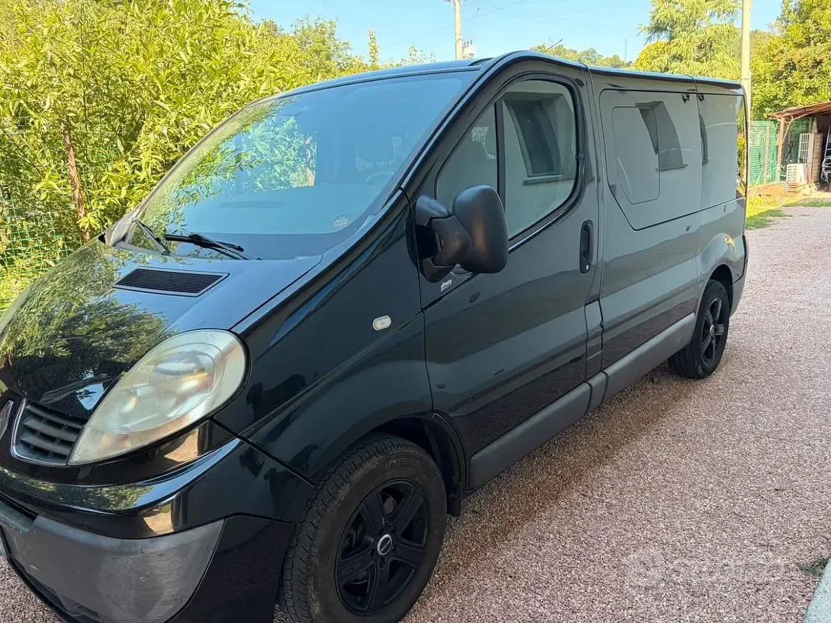 Usata Renault Trafic 100 CV (73 kW) 2007 Nero Monovolume