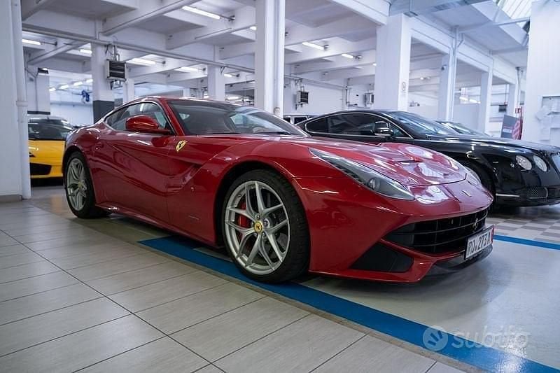 Usata Ferrari F12 741 CV (545 kW) 2013 Rosso Coupé