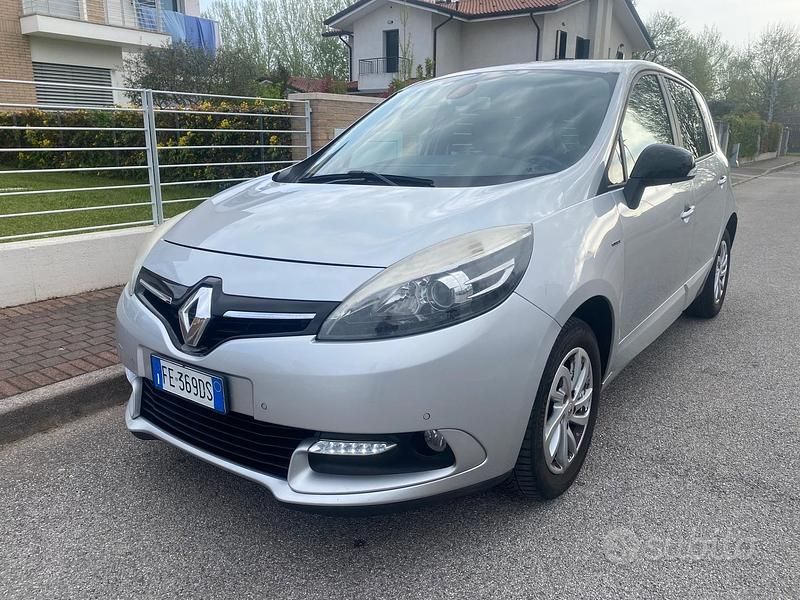 Usata Renault Scénic III XMOD 110 CV (80 kW) 2016 Grigio Monovolume