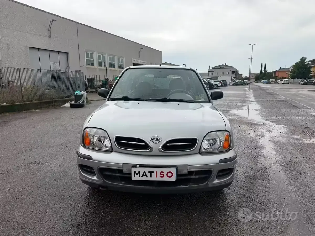 Usata Nissan Micra 60 CV (44 kW) 2001 Grigio Utilitaria