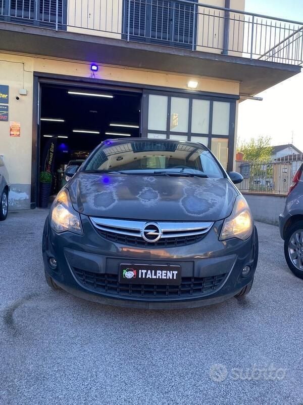 Grigio Usata 2015 Opel Corsa Tre volumi | 2990 € - Immagine 1/4