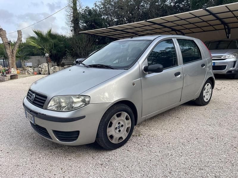 Grigio Usata 2007 Fiat Punto Tre volumi | 450 € (Super prezzo) - Immagine 1/4