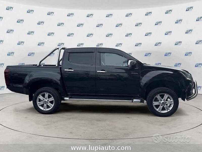 Usata Isuzu D-Max 163 CV (119 kW) 2020 Grigio Berlina