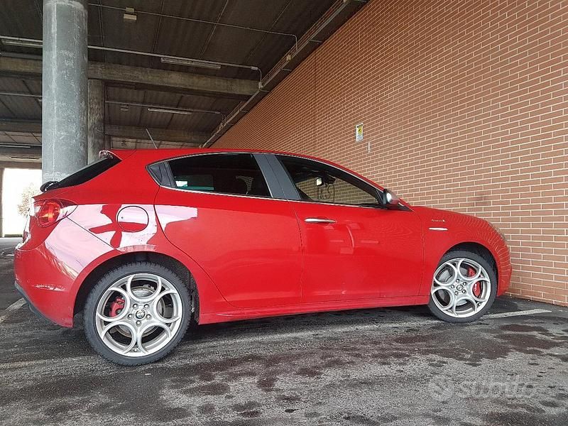 Usata Alfa Romeo Giulietta 150 CV (110 kW) 2011 Rosso Utilitaria