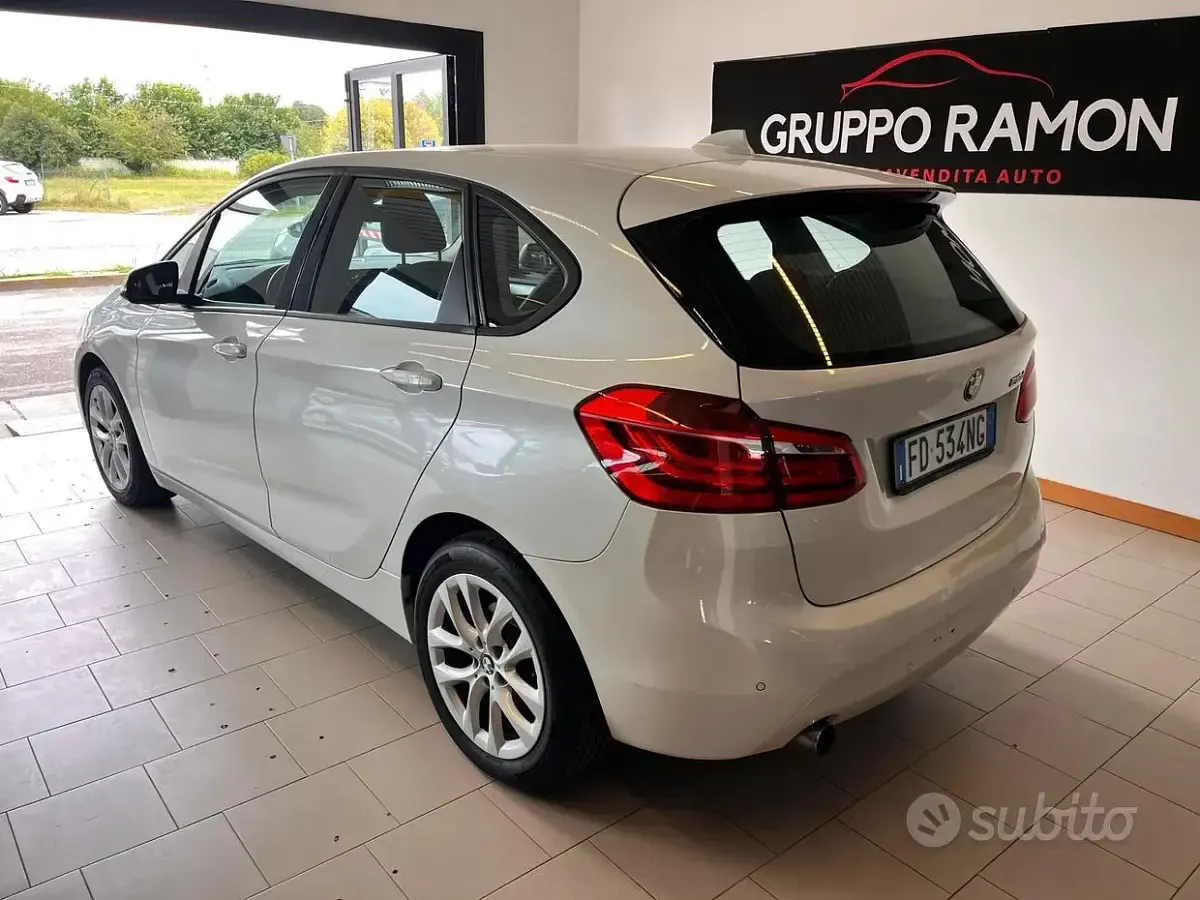 Usata BMW 218 Advantage 150 CV (110 kW) 2016 Bianco Utilitaria