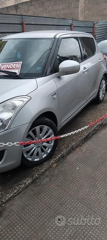 Begagnad Suzuki Swift 75 HK (55 kW) 2011 Grå Halvkombi