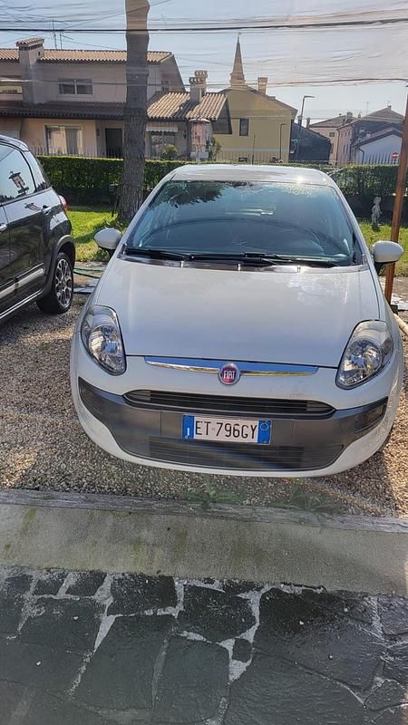 Usata Fiat Punto Lounge 75 CV (55 kW) 2013 Bianco Utilitaria
