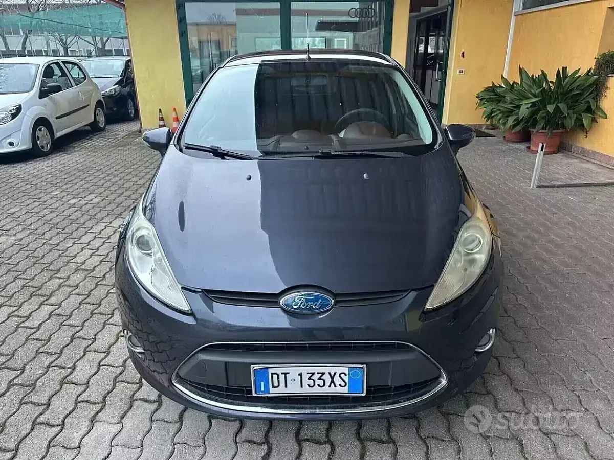 Usata Ford Fiesta Titanium 82 CV (60 kW) 2009 Nero Berlina
