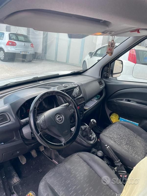 Usata Opel Combo 90 CV (66 kW) 2014 Grigio Monovolume