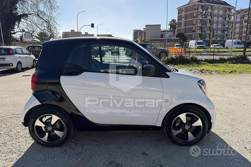 Usata Smart ForTwo Coupé Passion 41 kW (56 CV) 2022 Bianco Utilitaria
