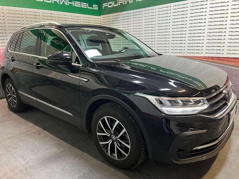 Nero Usata 2023 VW Tiguan Life SUV | 26.900 € (Ottimo prezzo) - Immagine 1/4