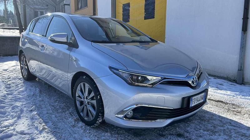 Usata Toyota Auris Hybrid Lounge 99 CV (72 kW) 2017 Berlina