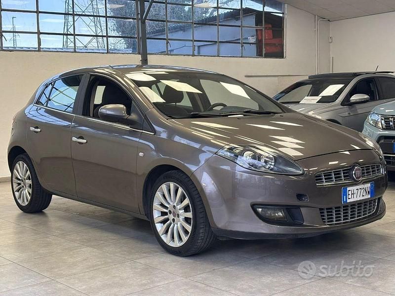 Usata Fiat Bravo 120 CV (88 kW) 2011 Marrone Utilitaria