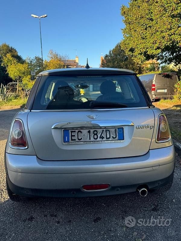 Usata Mini Cooper D 112 CV (82 kW) 2010 Grigio Utilitaria