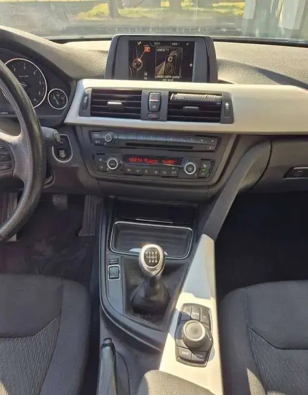 Usata BMW 318 143 CV (105 kW) 2015 Grigio Station wagon