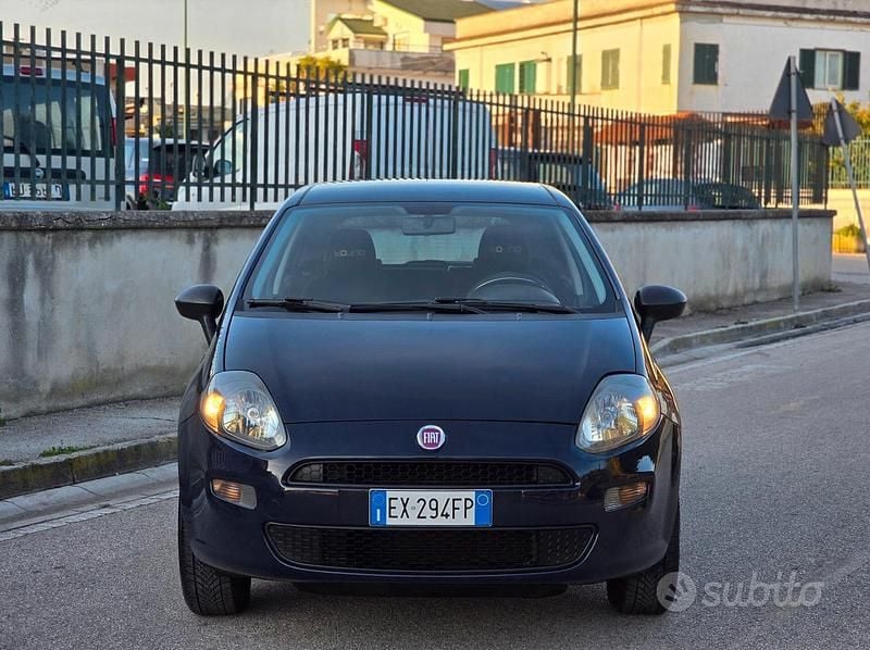 Usata Fiat Punto Young 77 CV (56 kW) 2015 Blu Utilitaria