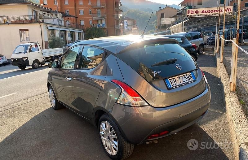 Usata Lancia Ypsilon Silver 69 CV (50 kW) 2013 Marrone Utilitaria