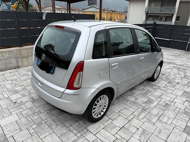 Usata Lancia Musa 77 CV (56 kW) 2012 Grigio Monovolume