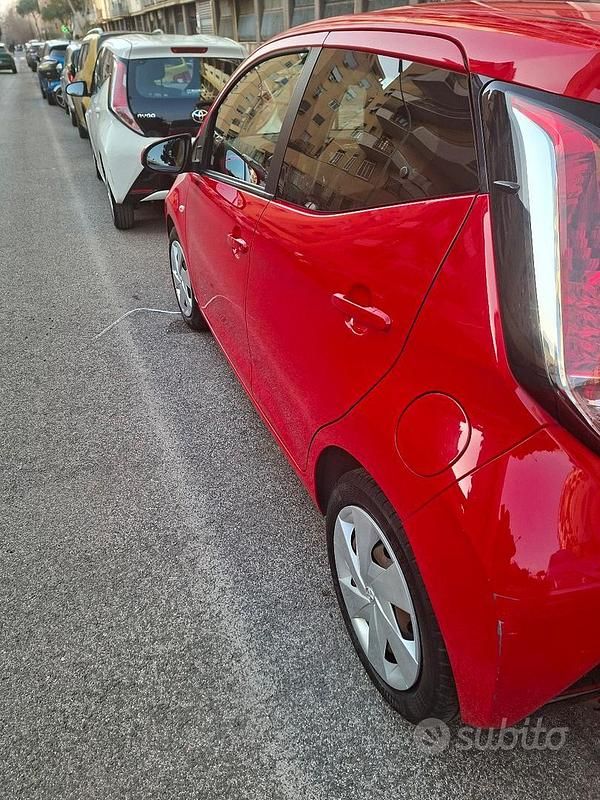 Usata Toyota Aygo Play 69 CV (50 kW) 2015 Rosso Utilitaria