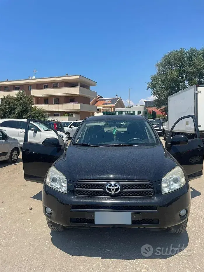 Usata Toyota RAV4 136 CV (100 kW) 2007 Nero SUV