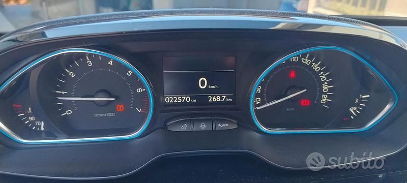 Usata Peugeot 2008 82 CV (60 kW) 2018 Grigio SUV