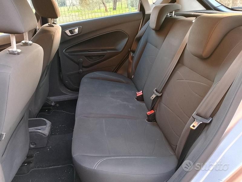 Usata Ford Fiesta 75 CV (55 kW) 2017 Grigio Utilitaria