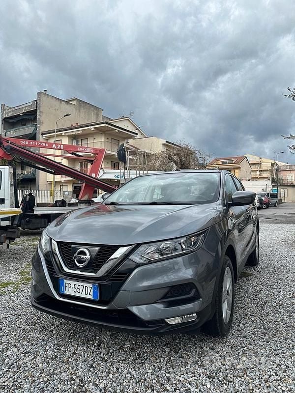 Usata Nissan Qashqai Acenta 110 CV (80 kW) 2018 Grigio SUV