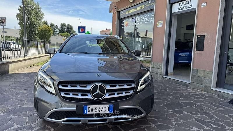 Usata Mercedes GLA200 Premium 156 CV (114 kW) 2020 Grigio SUV