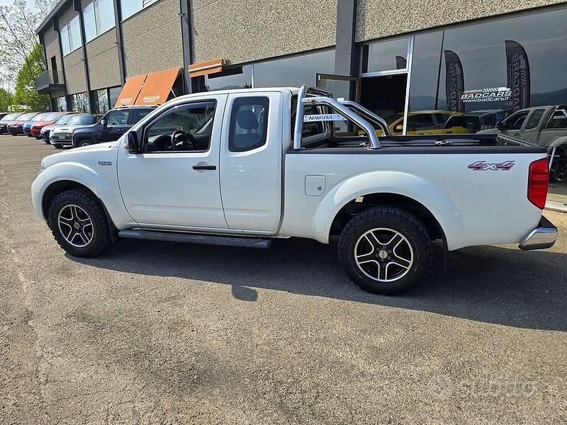 Usata Nissan Navara 190 CV (139 kW) 2012 Bianco Pick-up