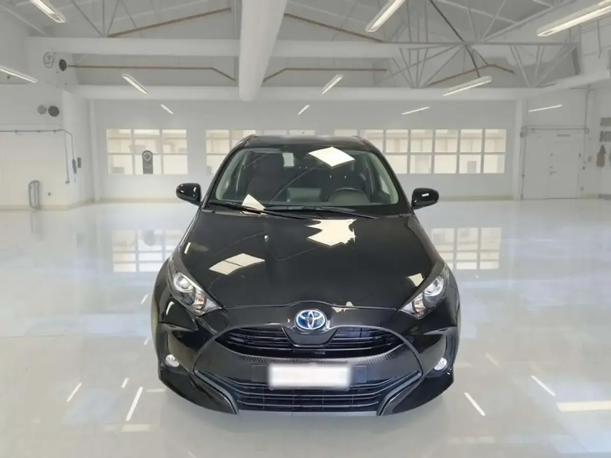Usata Toyota Yaris Hybrid Business Edition 92 CV (67 kW) 2021 Nero Berlina