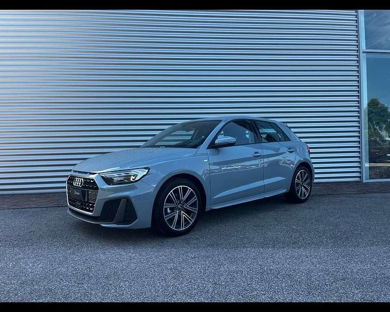 Grigio Nuova 2025 Audi A1 Sportback S-Line Due volumi | 28.900 € (Ottimo prezzo) - Immagine 1/4